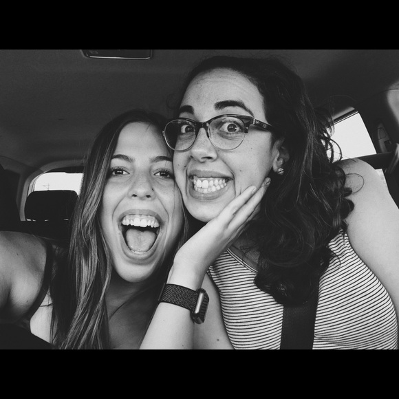 Meet your Posher, Lindsay - Picture 2 of 2